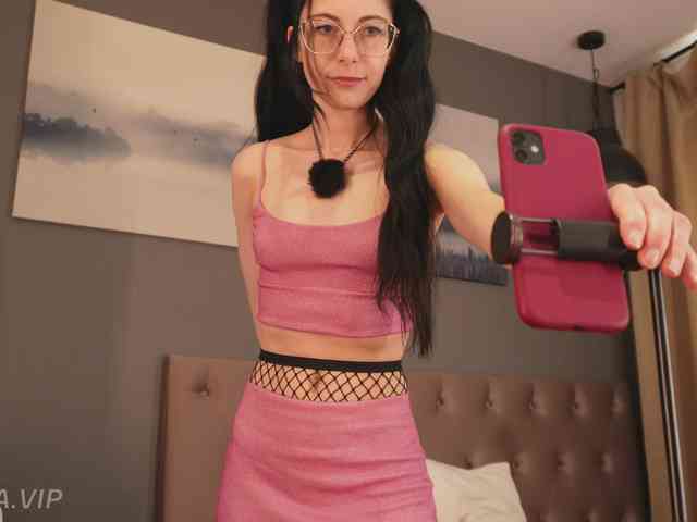 Nikki-Gia webcam