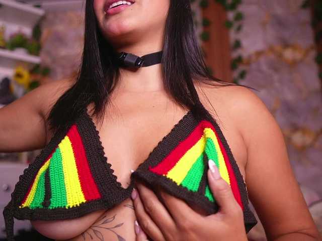 zoeyfox's BongaCams show and profile