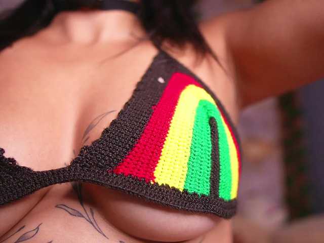 zoeyfox's BongaCams show and profile