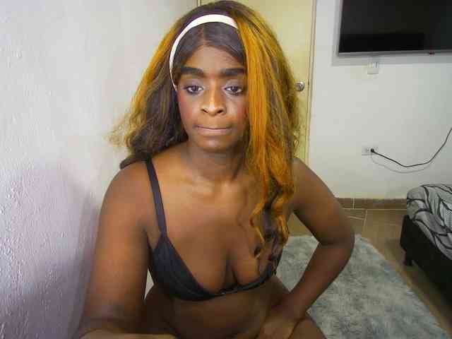 Amara__R1 webcam