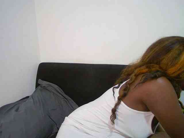 Amara__R1 webcam