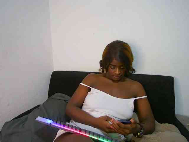 Amara__R1 webcam