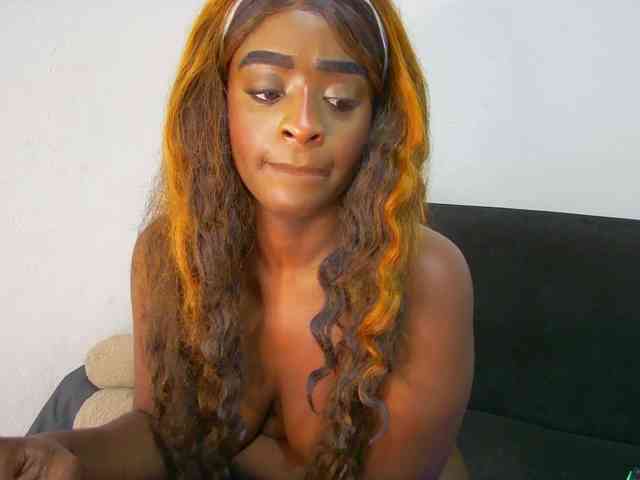 Amara__R1 webcam