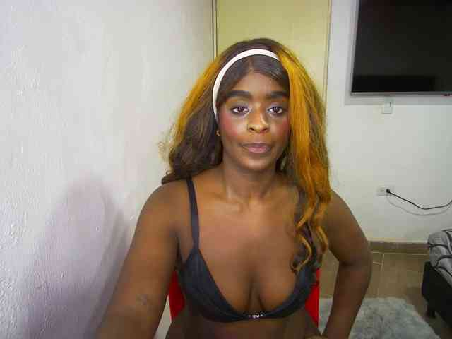 Amara__R1 webcam