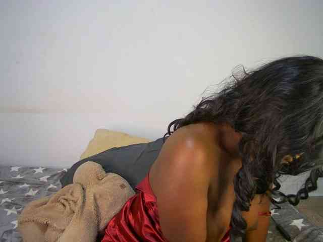 Amara__R1 webcam