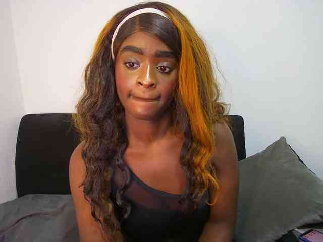 Amara__R1 webcam