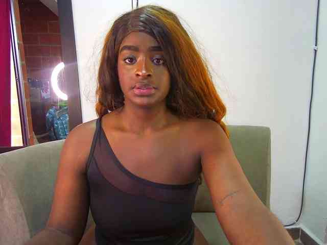 Amara__R1 webcam