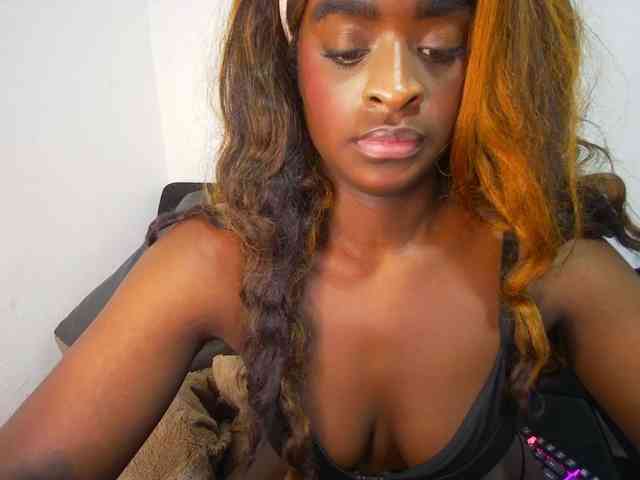 Amara__R1 webcam