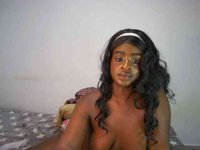 Amara__R1 webcam