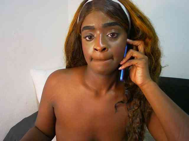 Amara__R1 webcam