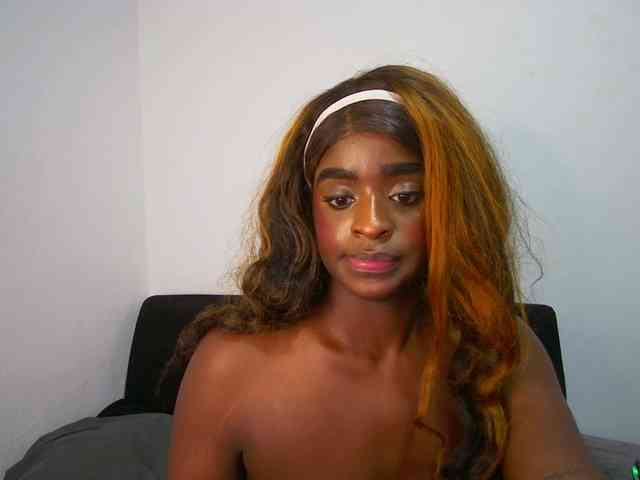 Amara__R1 webcam