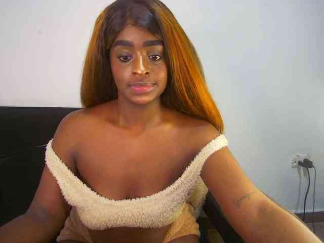 Amara__R1 webcam