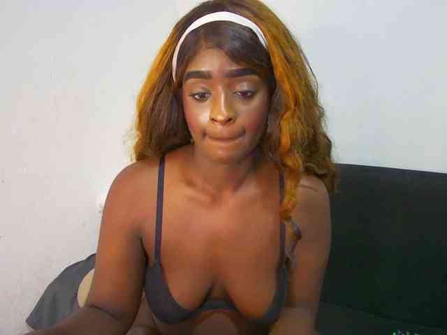 Amara__R1 webcam