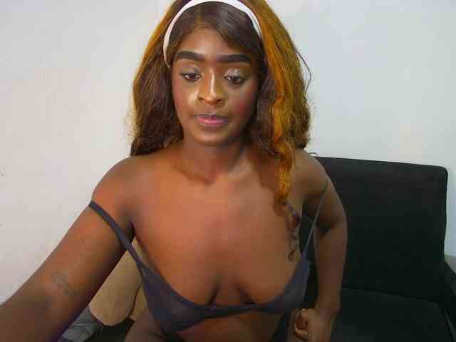 Amara__R1 webcam