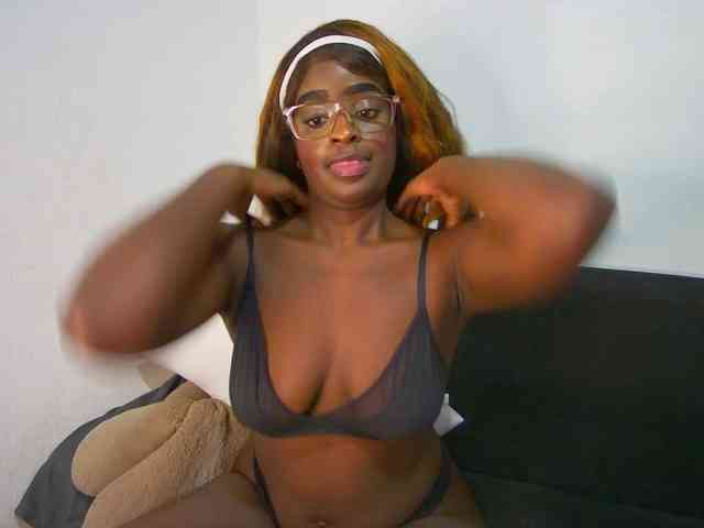 Amara__R1 webcam