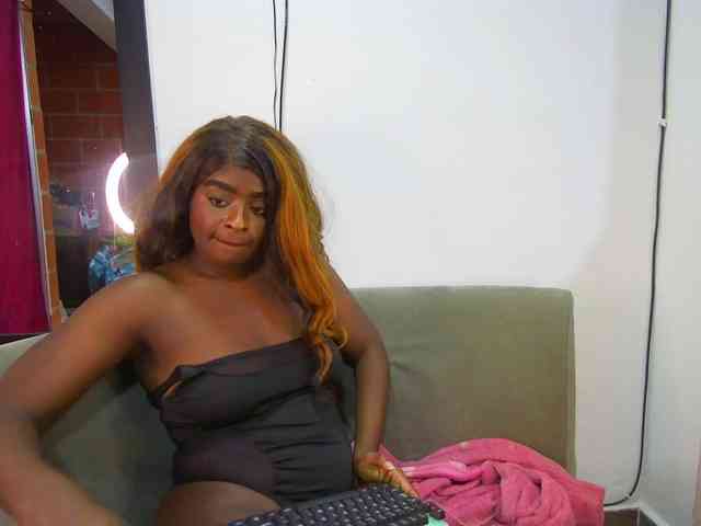 Amara__R1 webcam