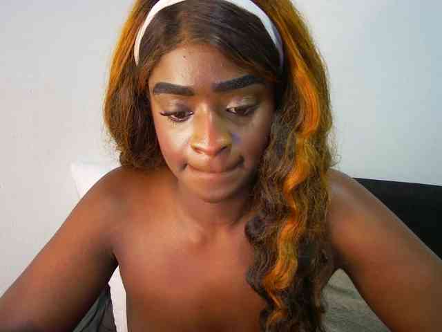 Amara__R1 webcam