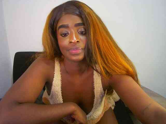 Amara__R1 webcam