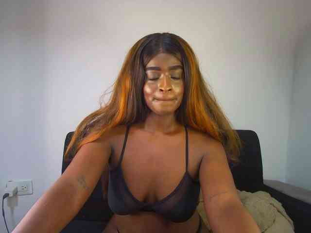 HannahCox19 webcam