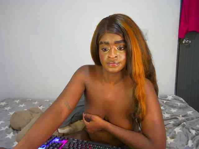 Amara__R1 webcam