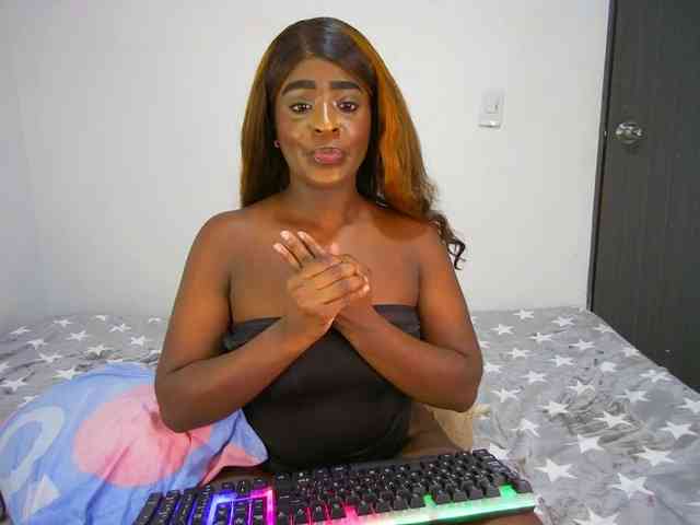 Amara__R1 webcam