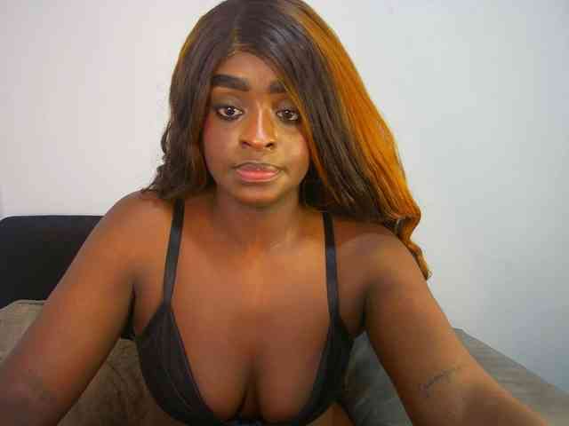 Amara__R1 webcam