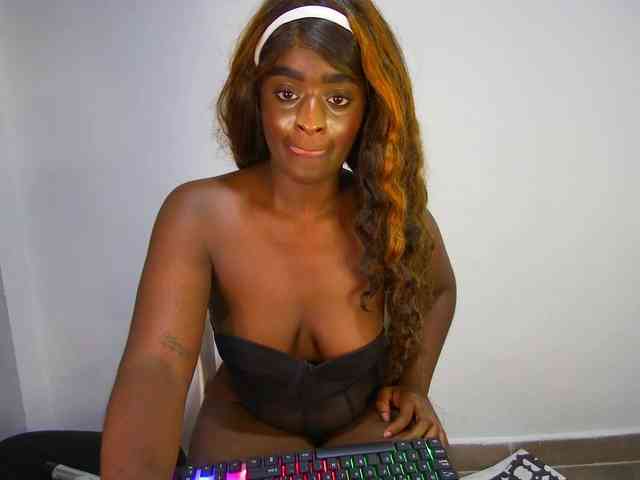 Amara__R1 webcam