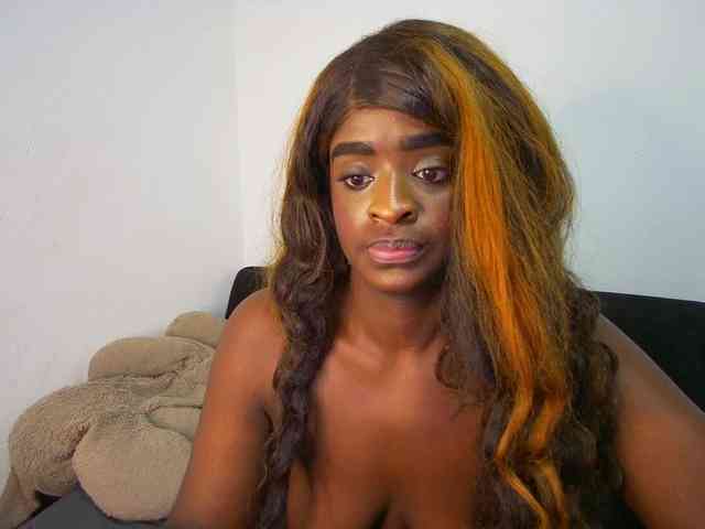 Amara__R1 webcam