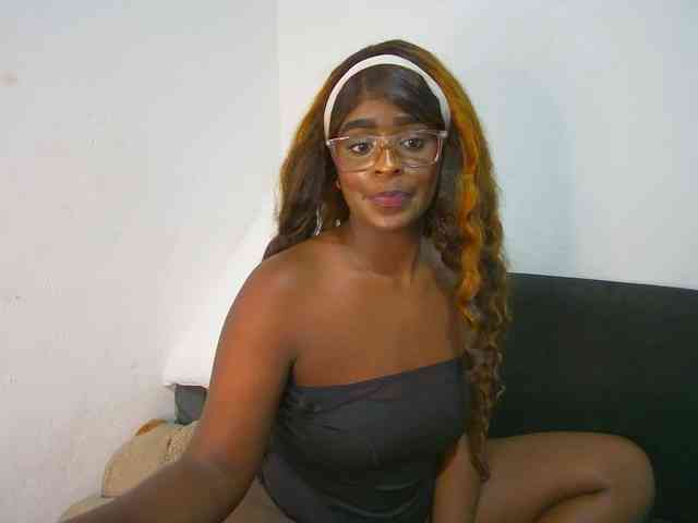 Amara__R1 webcam