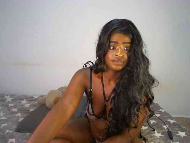 Amara__R1 webcam