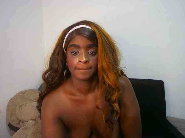 Amara__R1 webcam