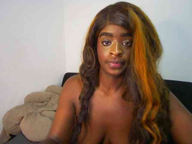 Amara__R1 webcam