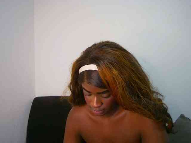 Amara__R1 webcam