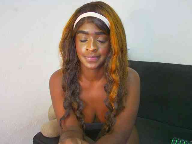 Amara__R1 webcam