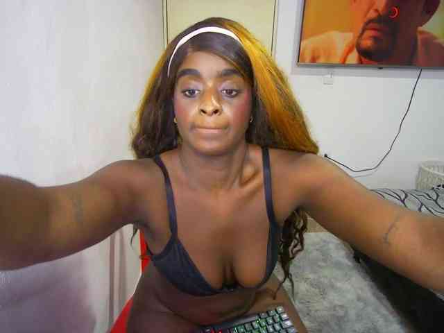 Amara__R1 webcam