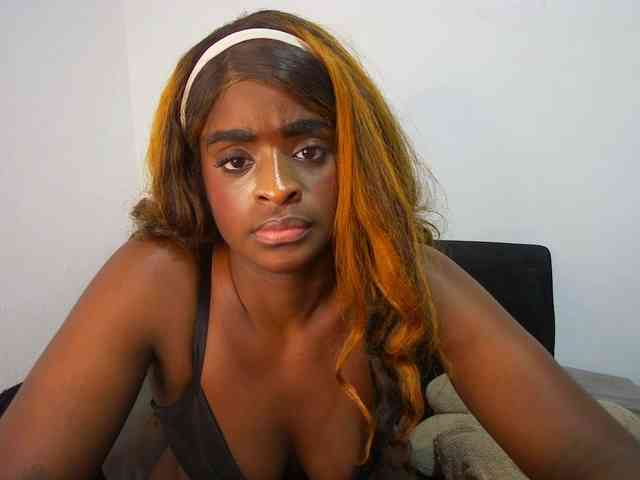 Amara__R1 webcam