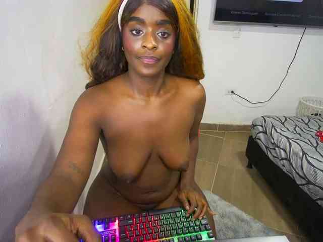 Amara__R1 webcam