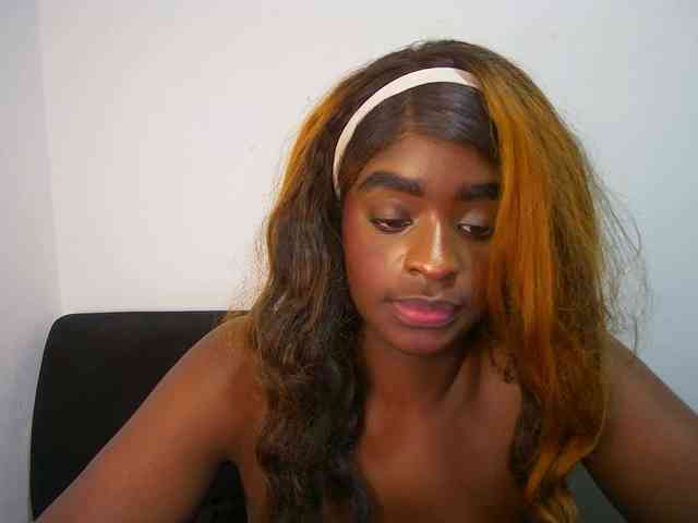 Amara__R1 webcam