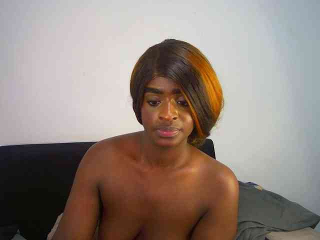 Amara__R1 webcam