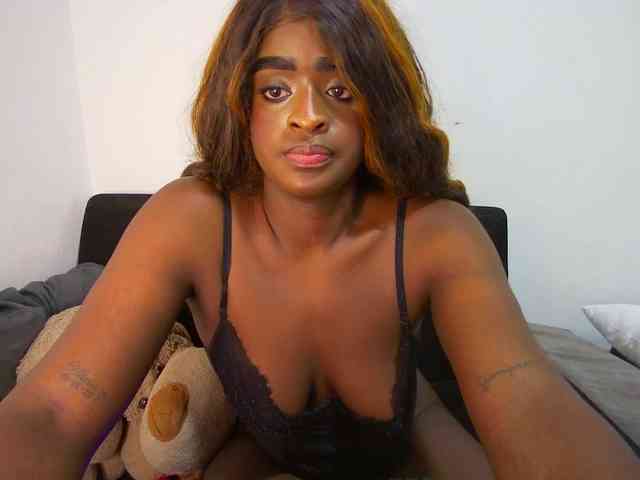 Amara__R1 webcam