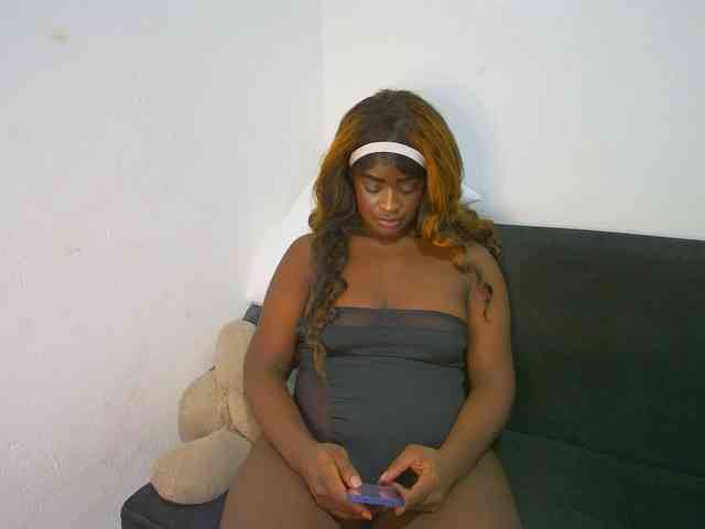 Amara__R1 webcam