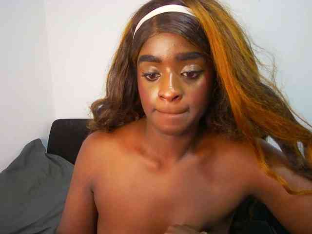 Amara__R1 webcam