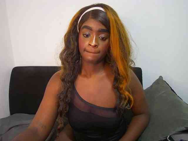 Amara__R1 webcam