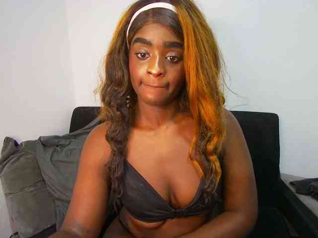 Amara__R1 webcam
