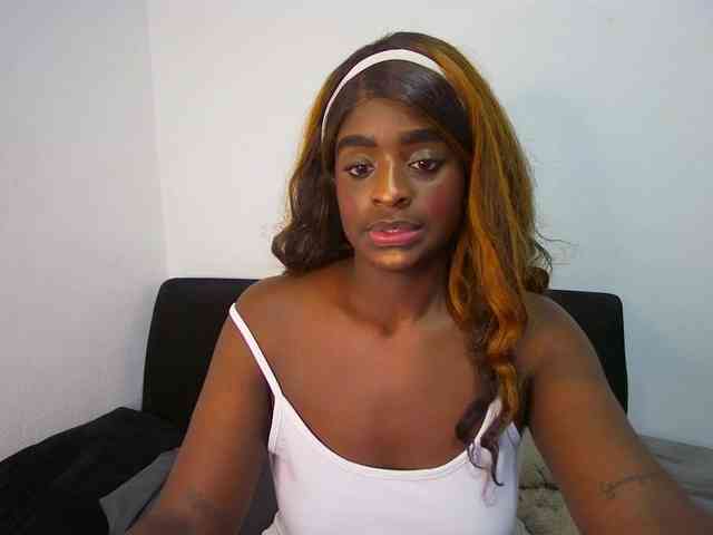 Amara__R1 webcam