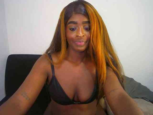 Amara__R1 webcam