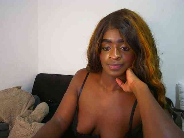 Amara__R1 webcam