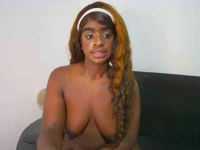 Amara__R1 webcam