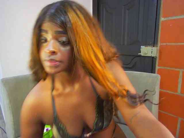 Amara__R1 webcam