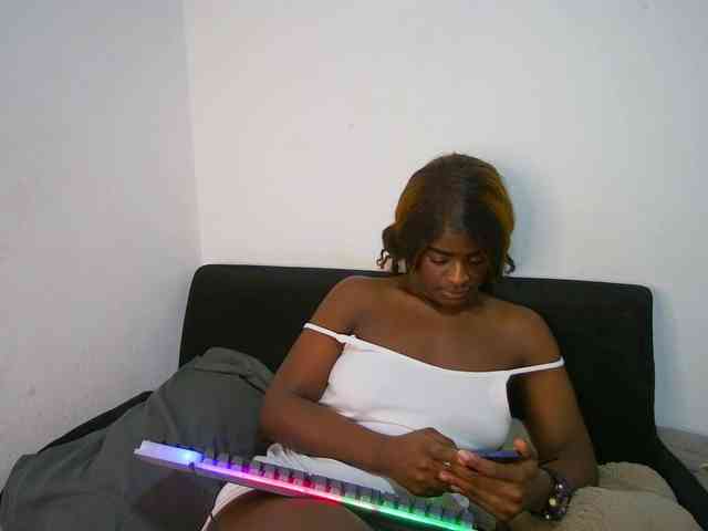 Amara__R1 webcam